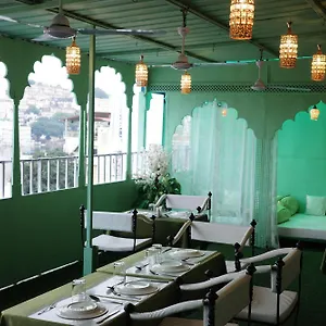 island-tower-guesthouse-and-restaurant.udaipurhotels.org/